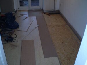 Kassel - Montage von Linoleum-Klik