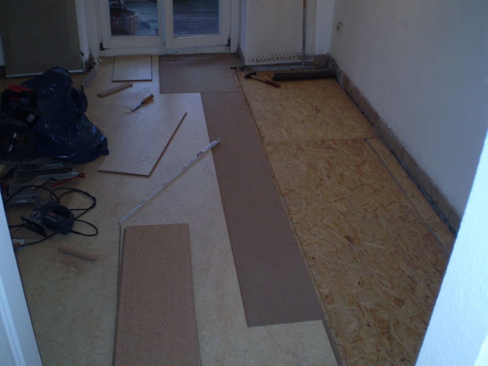 Kassel - Montage von Linoleum-Klik