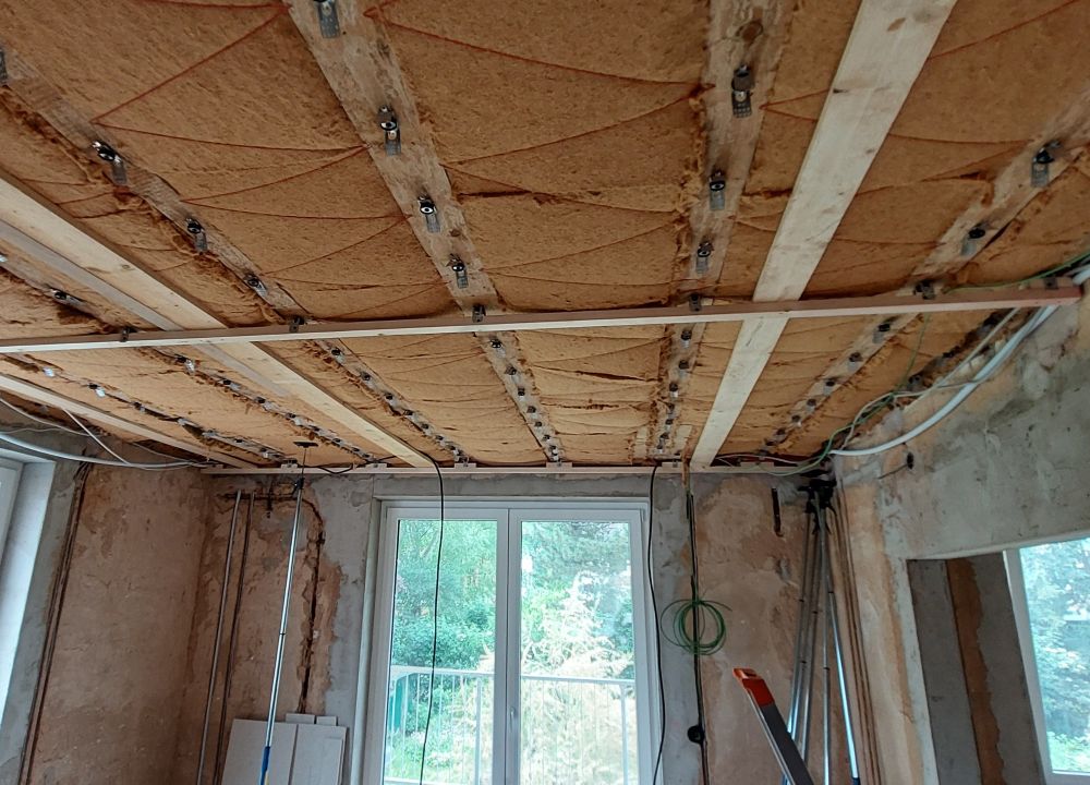 Schallschutz mit Holzfaserplatten bei einer Holzbalkendecke